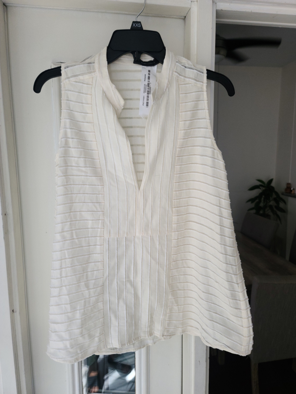BCBGMaxAzria Cream Sleeveless V-Neck Textured Camisole